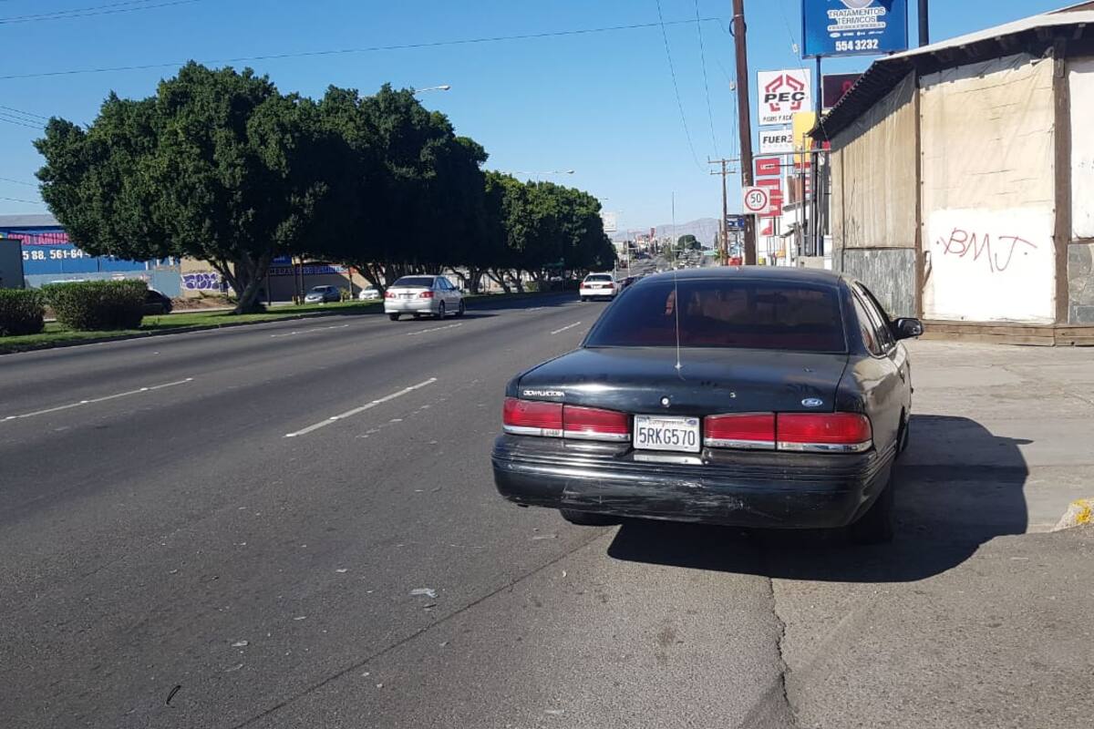 Lo chocan y le disparan a su vehículo en pleno bulevar