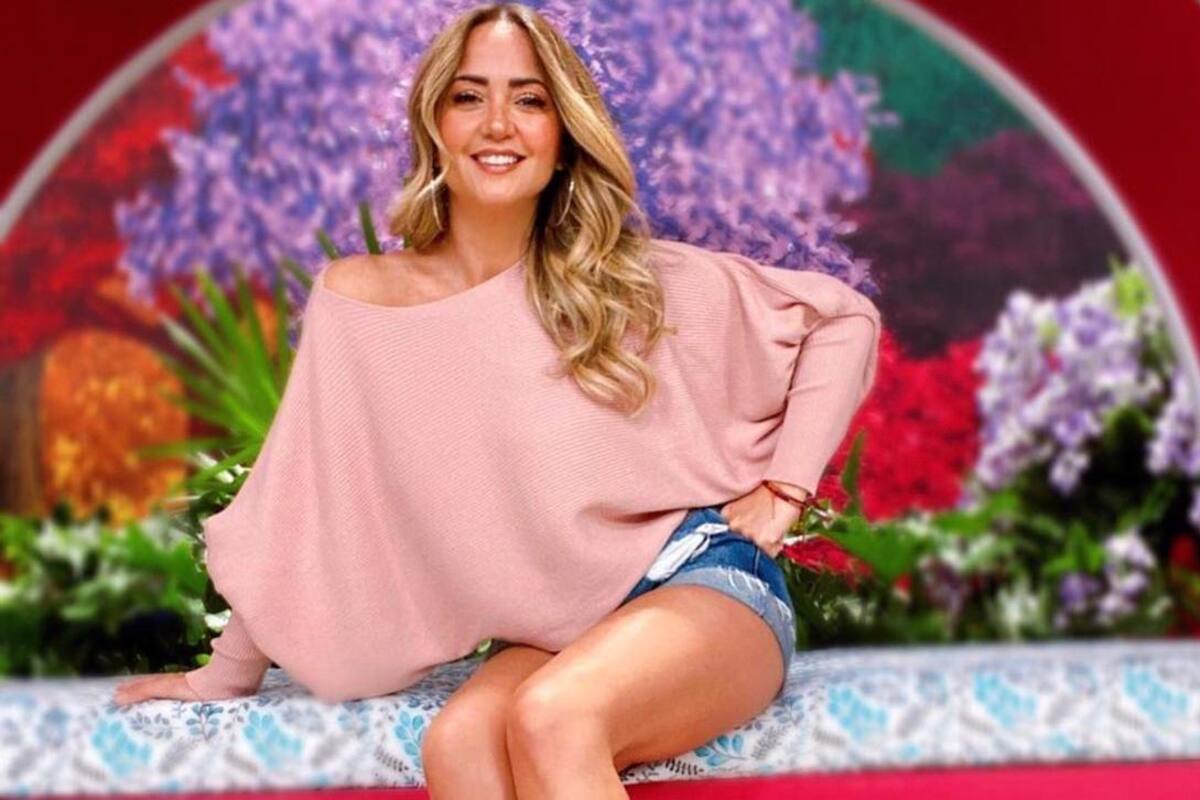 Andrea Legarreta "enloquece" a sus seguidores enseñando pierna