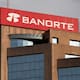 Banorte recaudó 1,350 millones de dólares con deuda híbrida en mercados internacionales y sus acciones cayeron tras el anuncio
