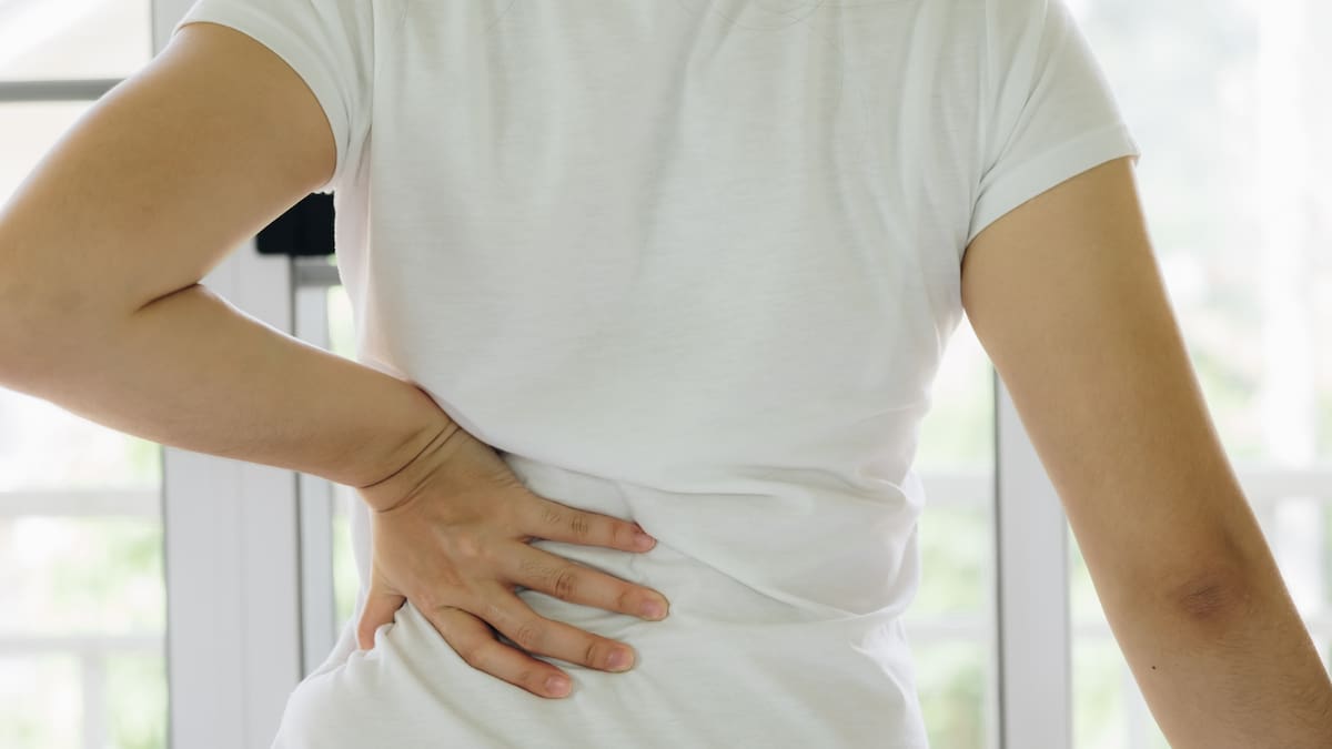 El dolor de espalda suele iniciar con hábitos diarios que pasan desapercibidos, explica la Dra. Sherry McAllister, presidenta de la F4CP en Estados Unidos/Foto: Canva