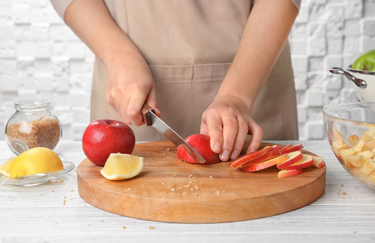 La manzana destaca por su aporte de fibra, vitaminas y antioxidantes que favorecen la salud cardiovascular, regulan la glucosa y apoyan la digestión. | Foto: Especial GH.