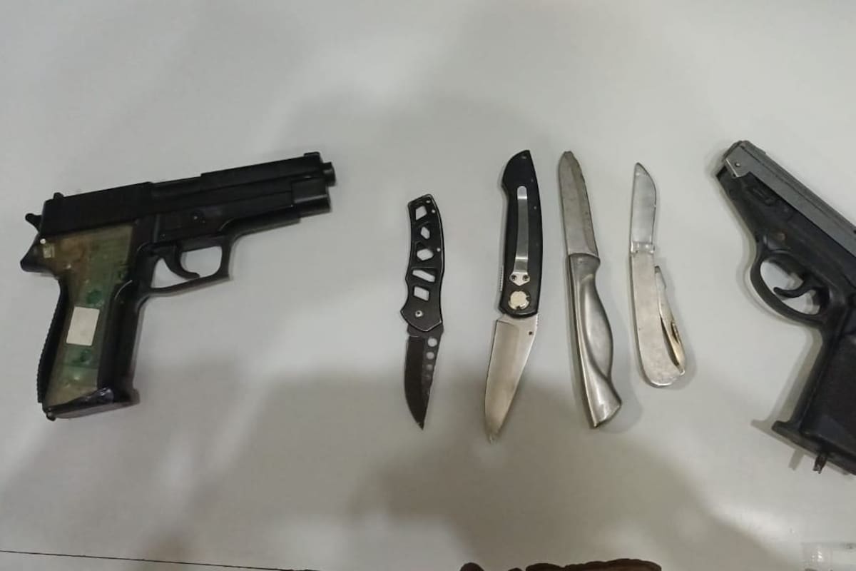 Detienen a cuatro con armas blancas y pistolas de postas en Mexicali