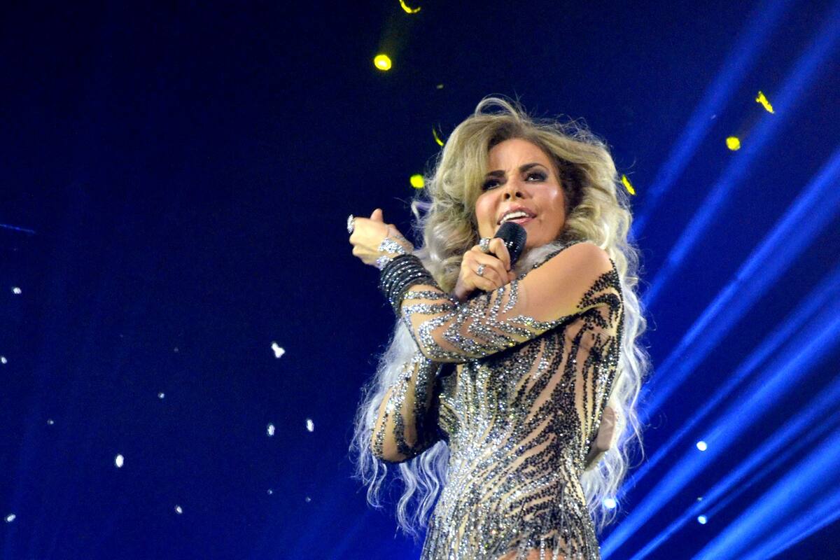 VIDEO: Staff de Gloria Trevi avienta del escenario a uno de sus fans