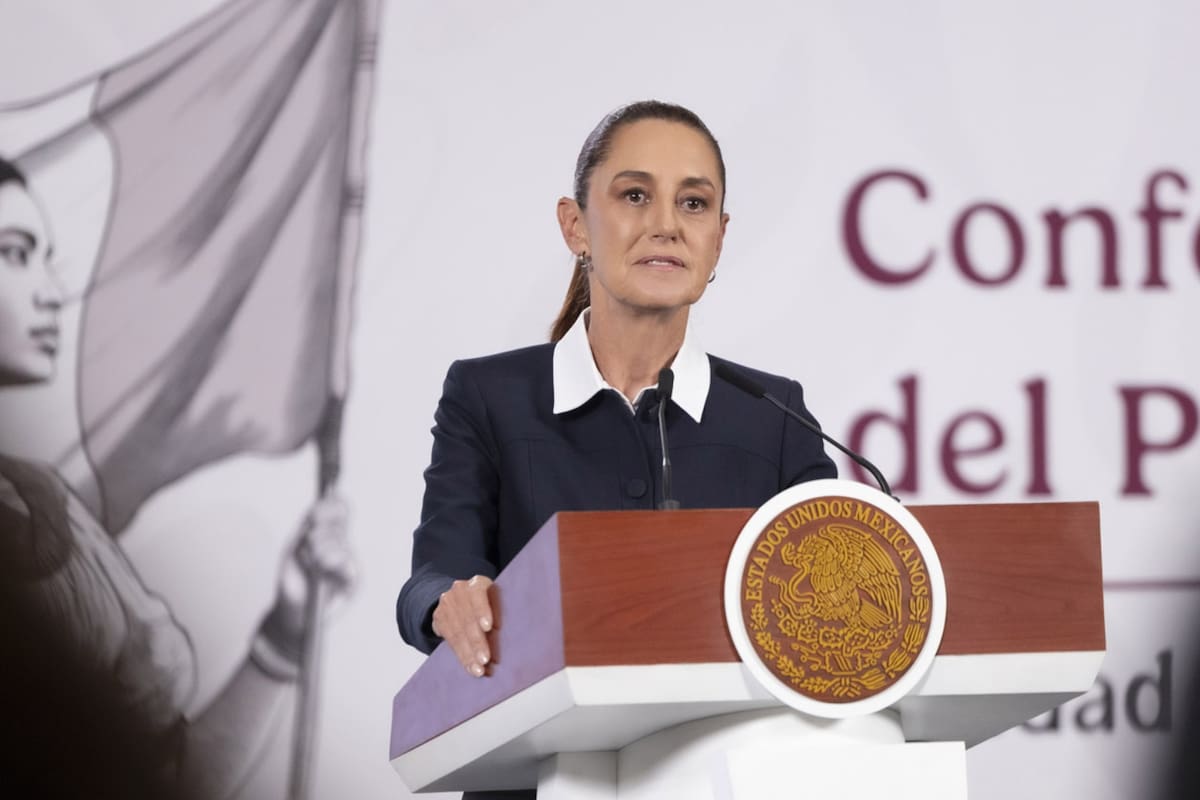 Tras el rechazo a su reforma electoral, Claudia Sheinbaum lanza un “Plan B” para recortar privilegios en congresos locales y municipios, con el objetivo de ahorrar 4 mil millones de pesos y ampliar las consultas populares en México