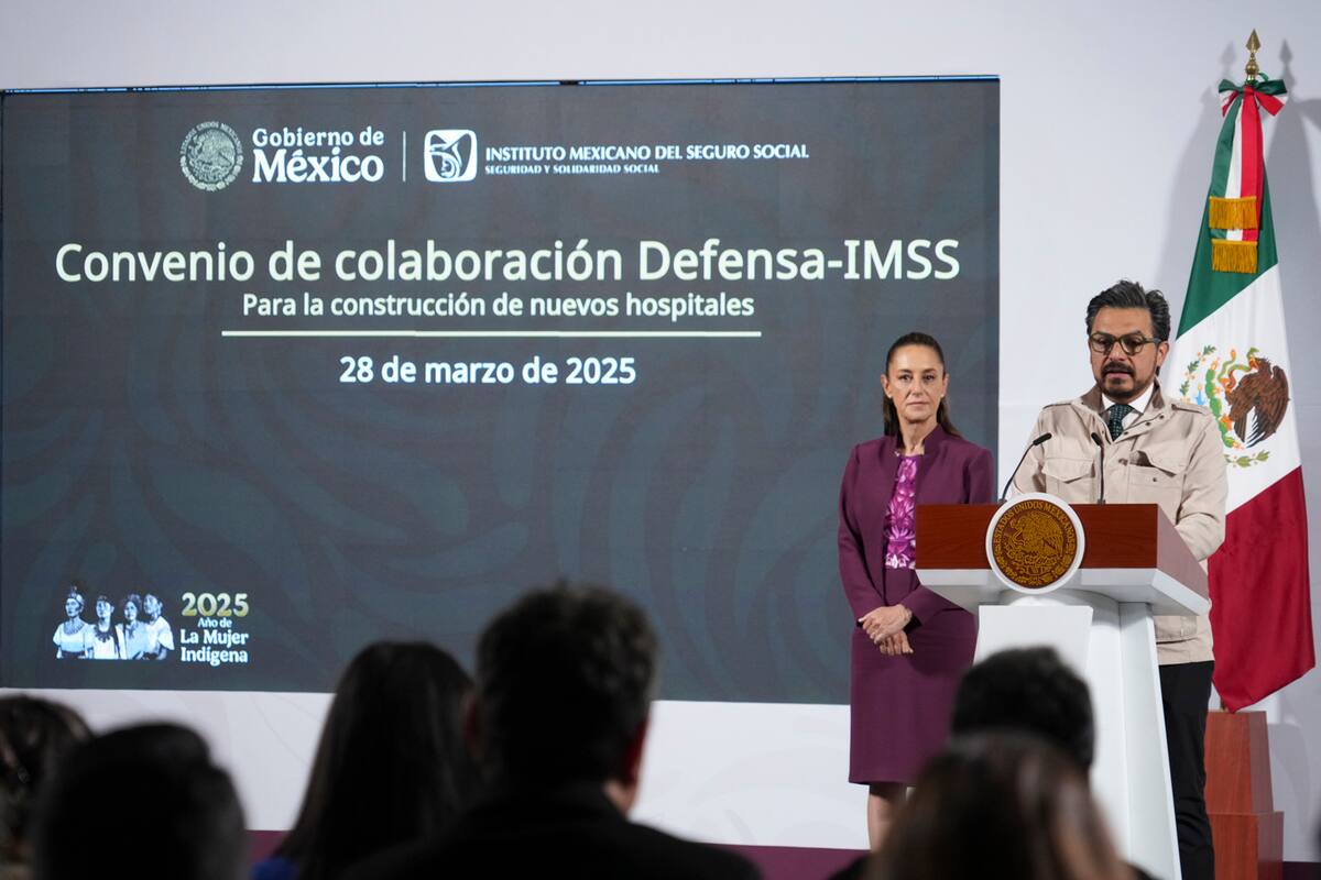Cuauhtémoc, Ciudad de México, México, 28 de marzo de 2025.
La doctora Claudia Sheinbaum Pardo, presidenta Constitucional de los Estados Unidos Mexicanos en conferencia de prensa matutina “Las mañaneras del pueblo”, en el Salón Tesorería de Palacio Nacional. La acompaña Zoé Robledo Aburto, director general del Instituto Mexicano del Seguro, Social (IMSS). Foto: Presidencia