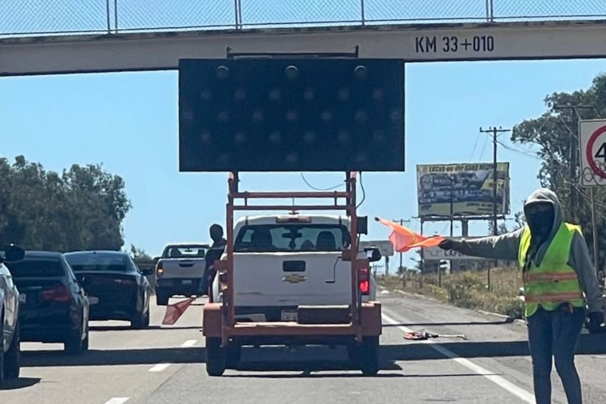 Tránsito lento en la autopista escénica por trabajos de bacheo en Rosarito