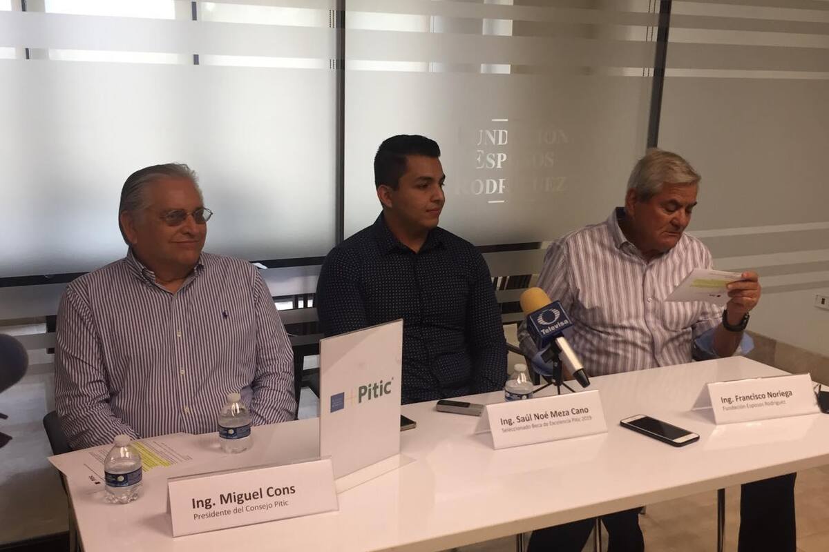 Recibirá egresado la beca excelencia de Esposos Rodríguez