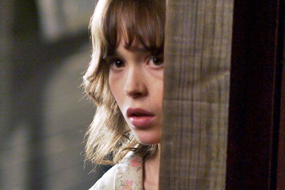 Esta joven confió en los vecinos equivocados en uno de los crímenes más indignantes que puedes mirar gratis en esta cinta