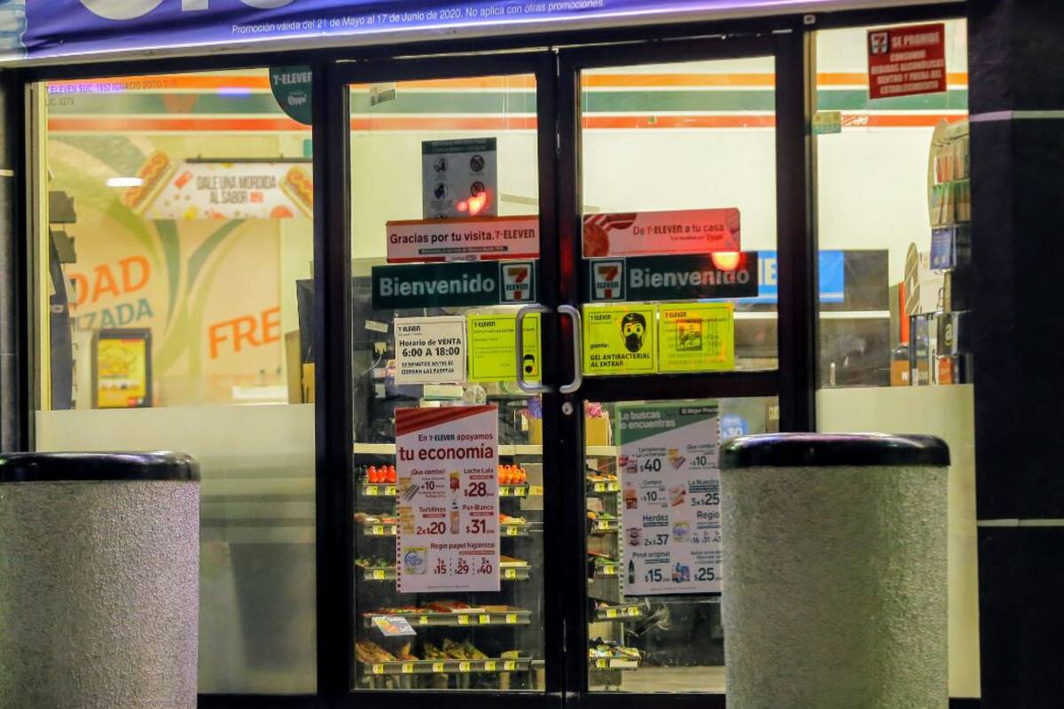 Roban hielo, agua mineral y licor para seguir la fiesta