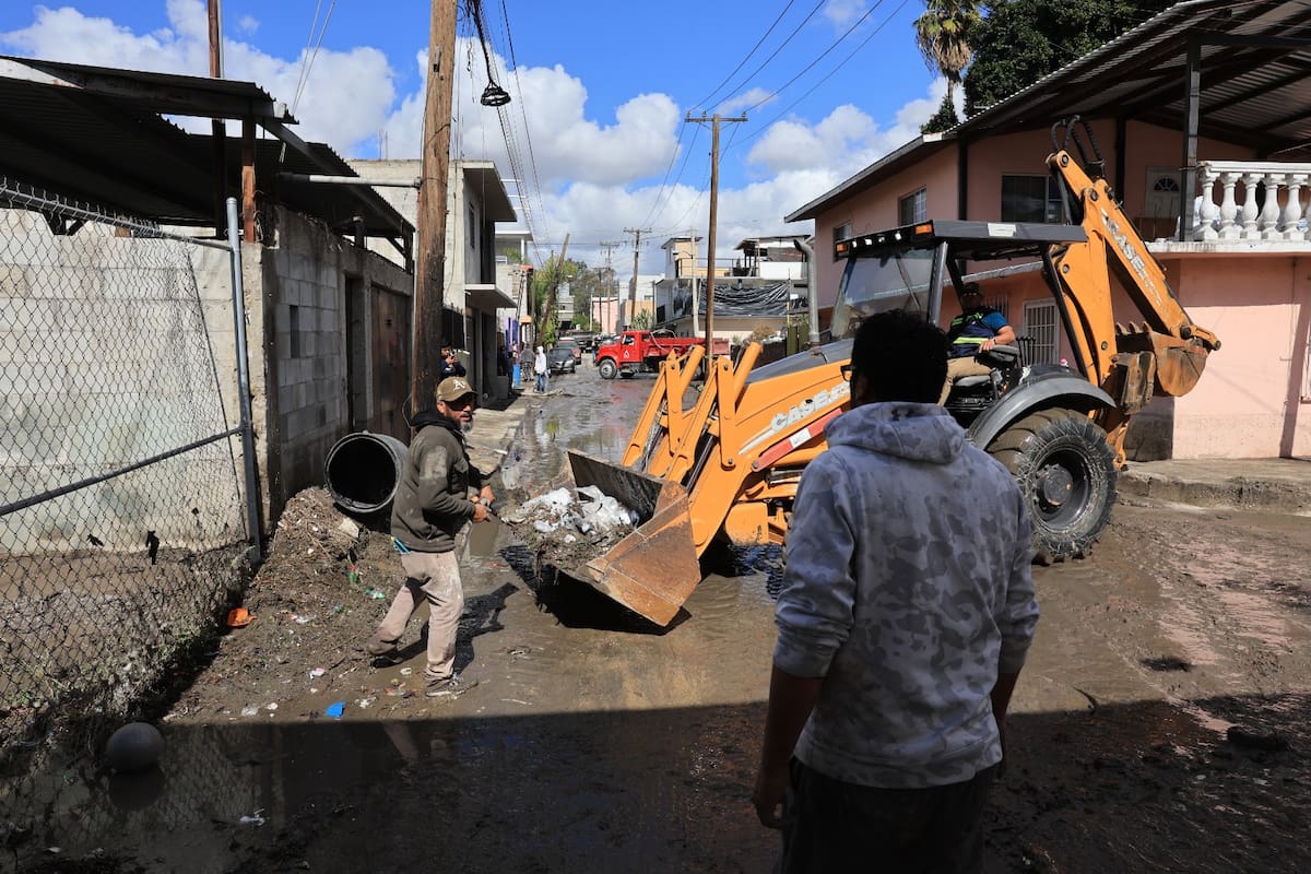 Lluvias dañan al menos 10 viviendas en Valle de las Flores; barda colapsa y arrastra puertas