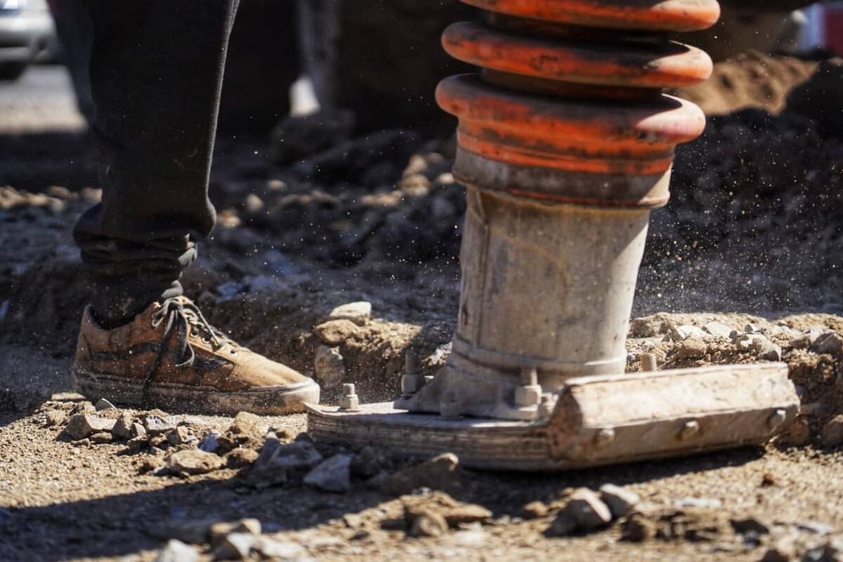 Lluvias generan más de 2 mil baches en Ensenada