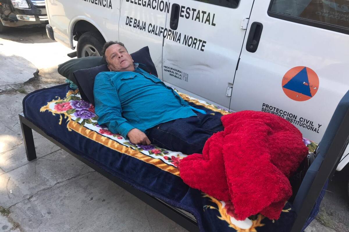 Exige ante la FGR le regresen dinero que le quitaron a su hijo