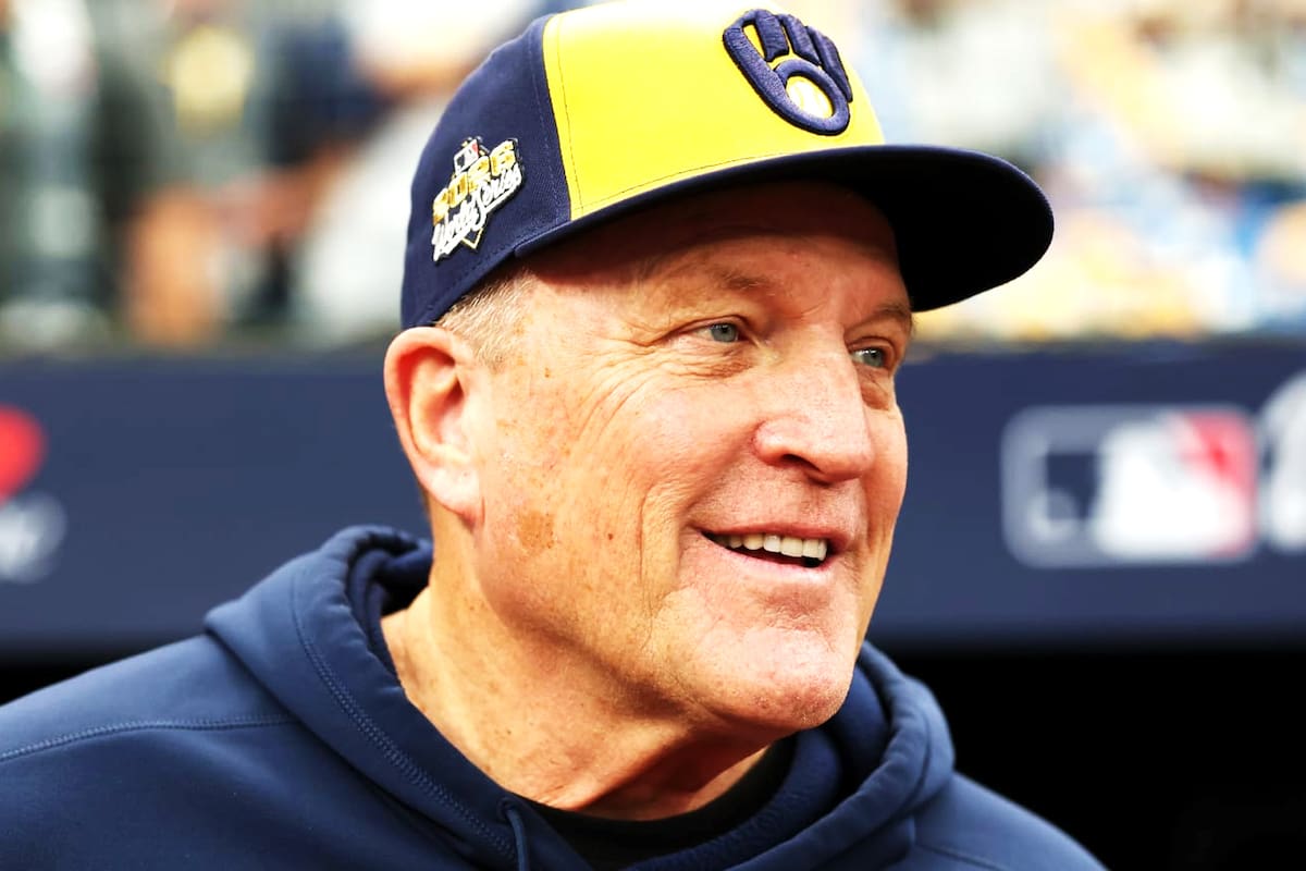 Pat Murphy ganó la Serie Mundial a los 67 años con Brewers de Milwaukee, 11 años después de que Padres lo despidiera tras 96 juegos: sobrevivió a un infarto en la pandemia y fue asistente de su exalumno