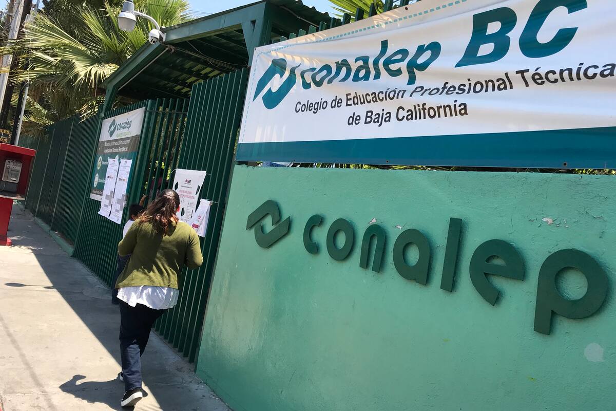 Inician paro de labores maestros del Conalep