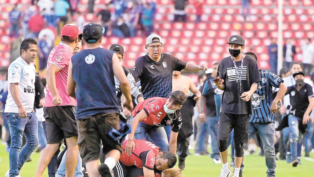 Previo al Mundial 2026 proponen que la violencia en estadios se castigue con más 12 años de cárcel, no solo a quienes participen en riñas, también afectaría a directivos y federaciones que incurran en omisiones