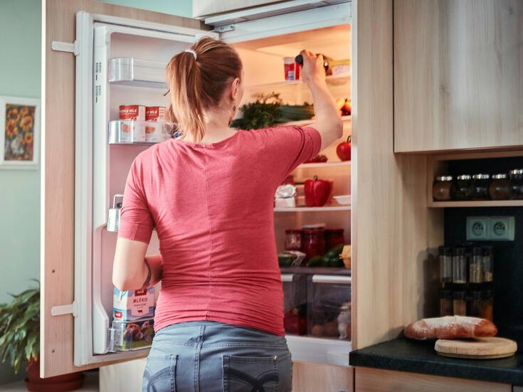 ¿Qué alimentos no pueden faltar en tu refrigerador después de los 50 años? Experta comparte algunos consejos para enfrentar los cambios del envejecimiento