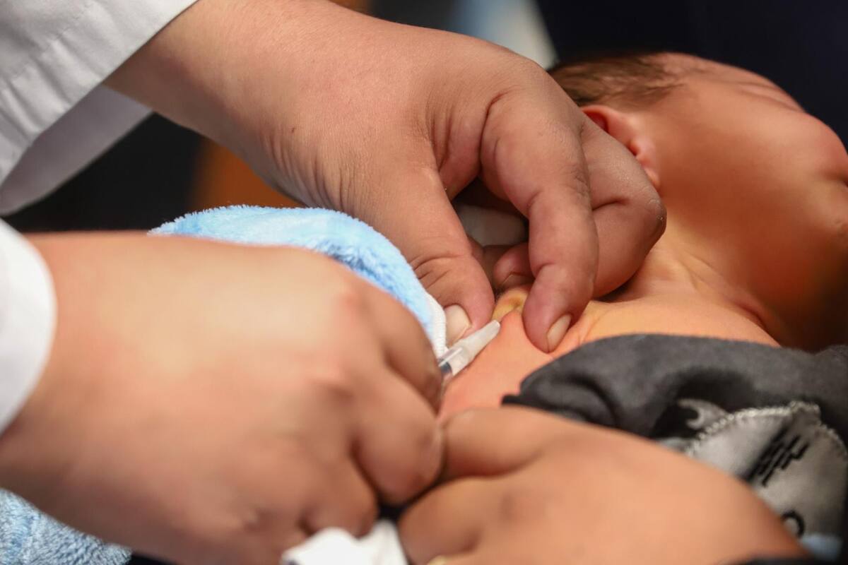 Acuden Marina y secretario de Salud a jornada de vacunación