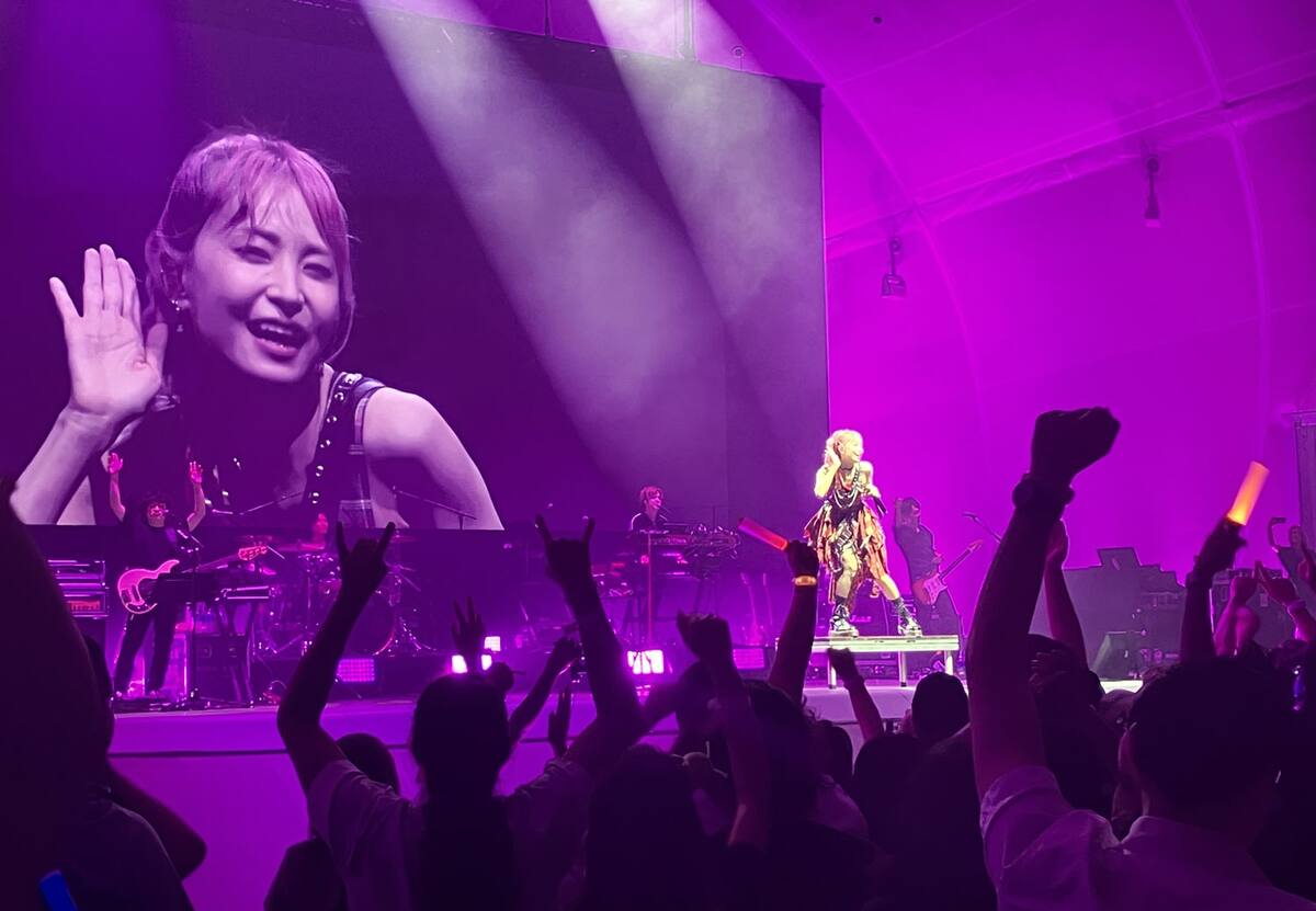 Desde el inicio de su presención la cantante japonesa fue recibida con una gran ovación.