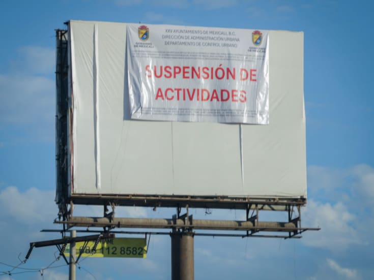 Suspenden tres espectaculares irregulares en Mexicali; multas van de 15 mil a 50 mil pesos