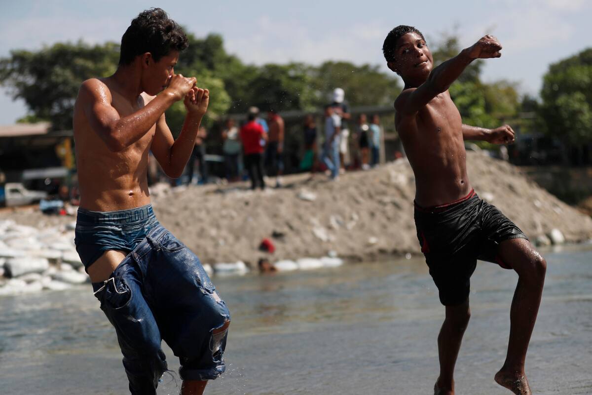 Chorros de agua contra migrantes: Propuesta de Coparmex para contenerlos