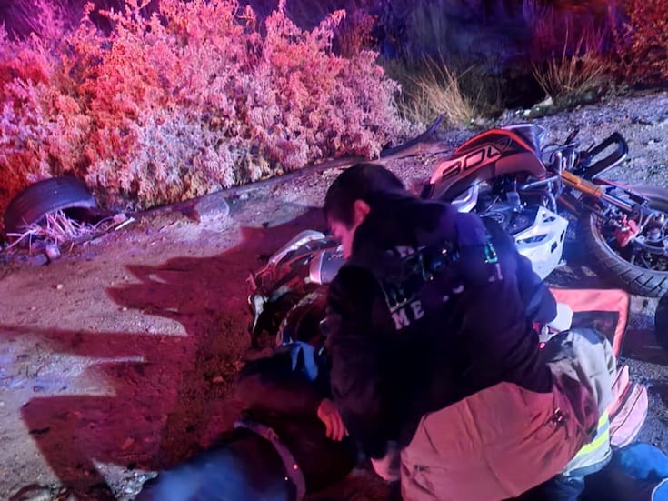 Motociclista resulta con amputación parcial de una pierna tras choque