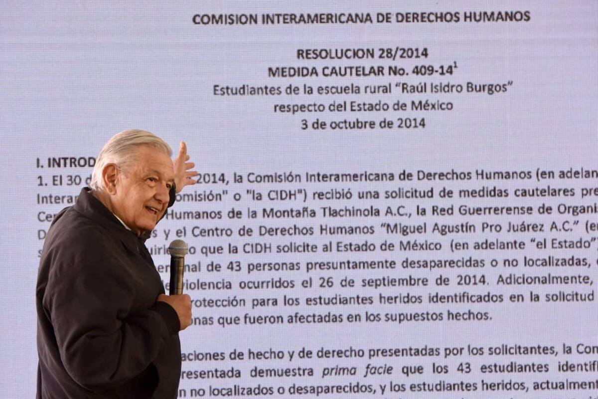 AMLO responde a Vidulfo Rosales, abogado de padres de los 43: “¿De parte de quién?” al amago de manifestarse en actos de Sheinbaum