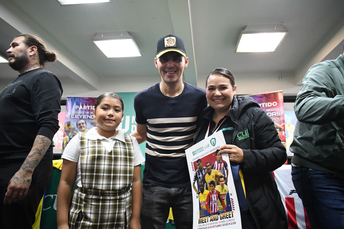 Leyendas del fútbol mexicano conviven con la comunidad universitaria. Foto: Cortesía