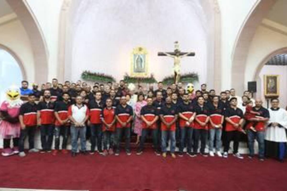 Águilas recibe bendición