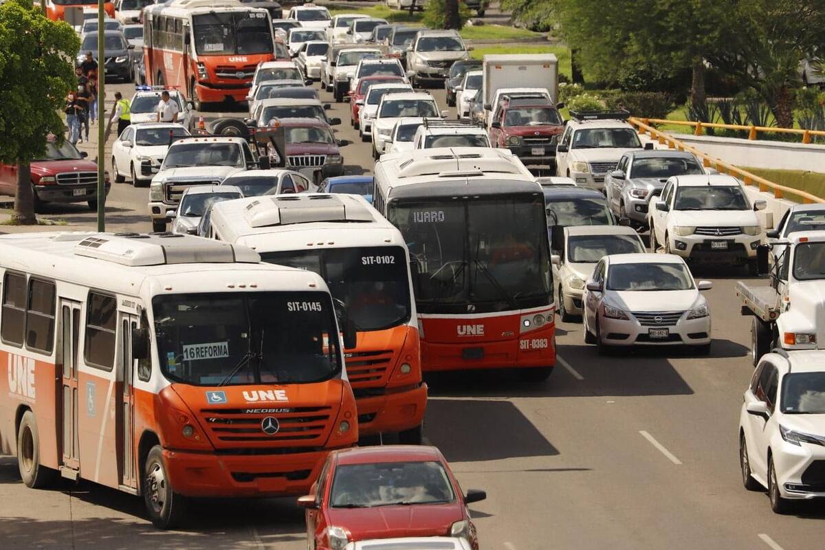 Se desata caos vial en Hermosillo por regreso a clases en Unison