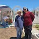 Comerciantes y familias se preparan para el Día del Padre en los panteones de Hermosillo