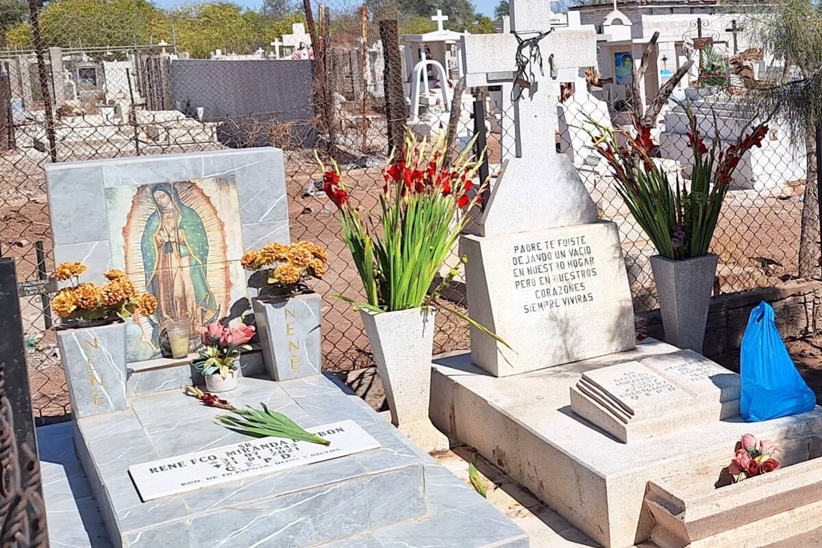 Navojoa: Visitan los panteones por Día de las Madres