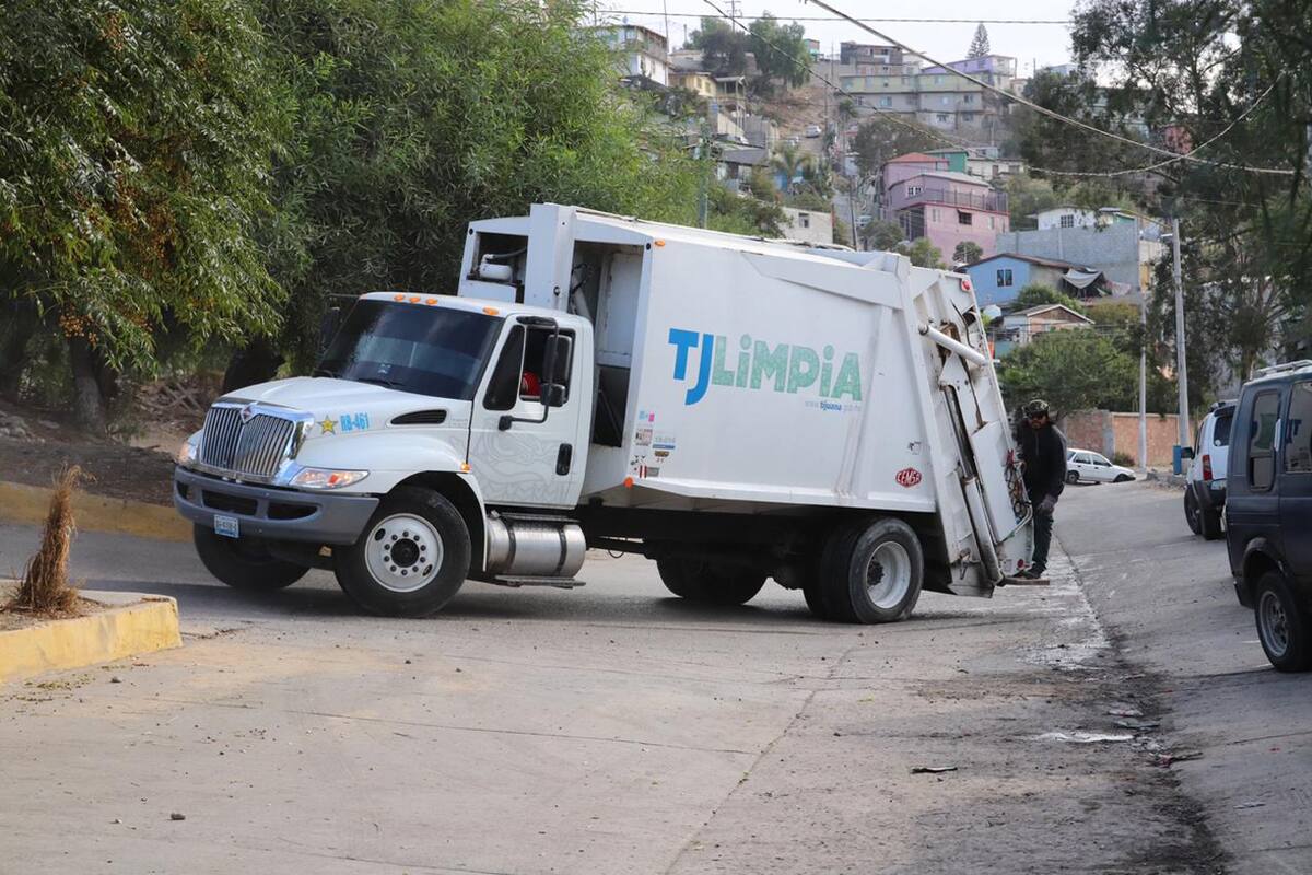 Refuerzan recolección de basura en colonias afectadas por lluvias