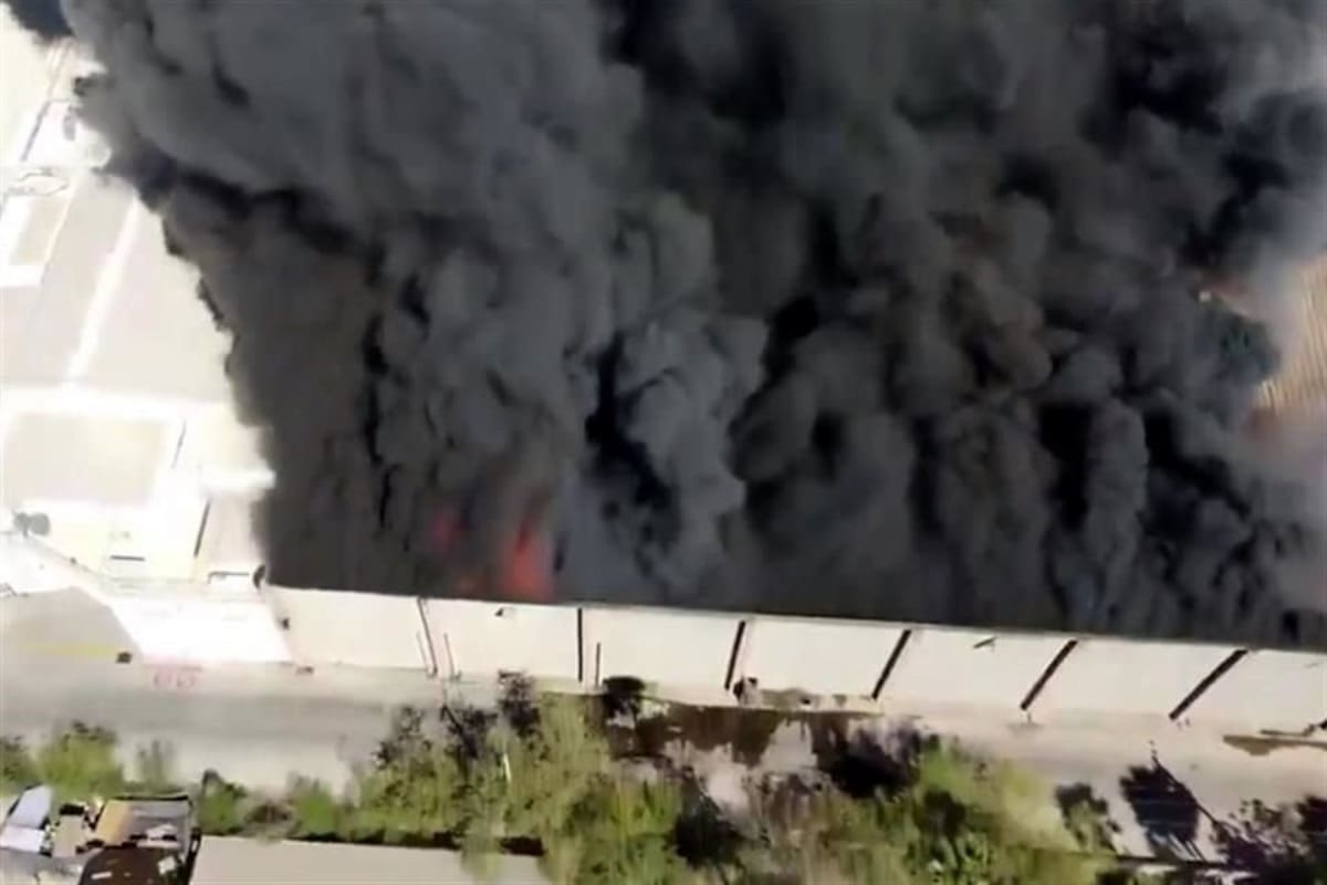 Incendio en Plaza Las Palmas de Los Mochis deja al menos ocho muertos y decenas de heridos; autoridades continúan labores de búsqueda entre los escombros
