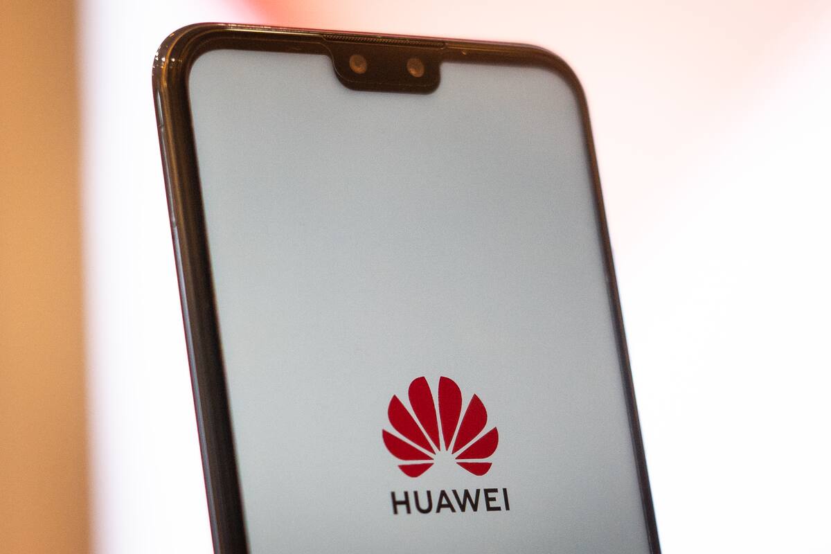 ¿Logo de Huawei parte la manzana de Apple?