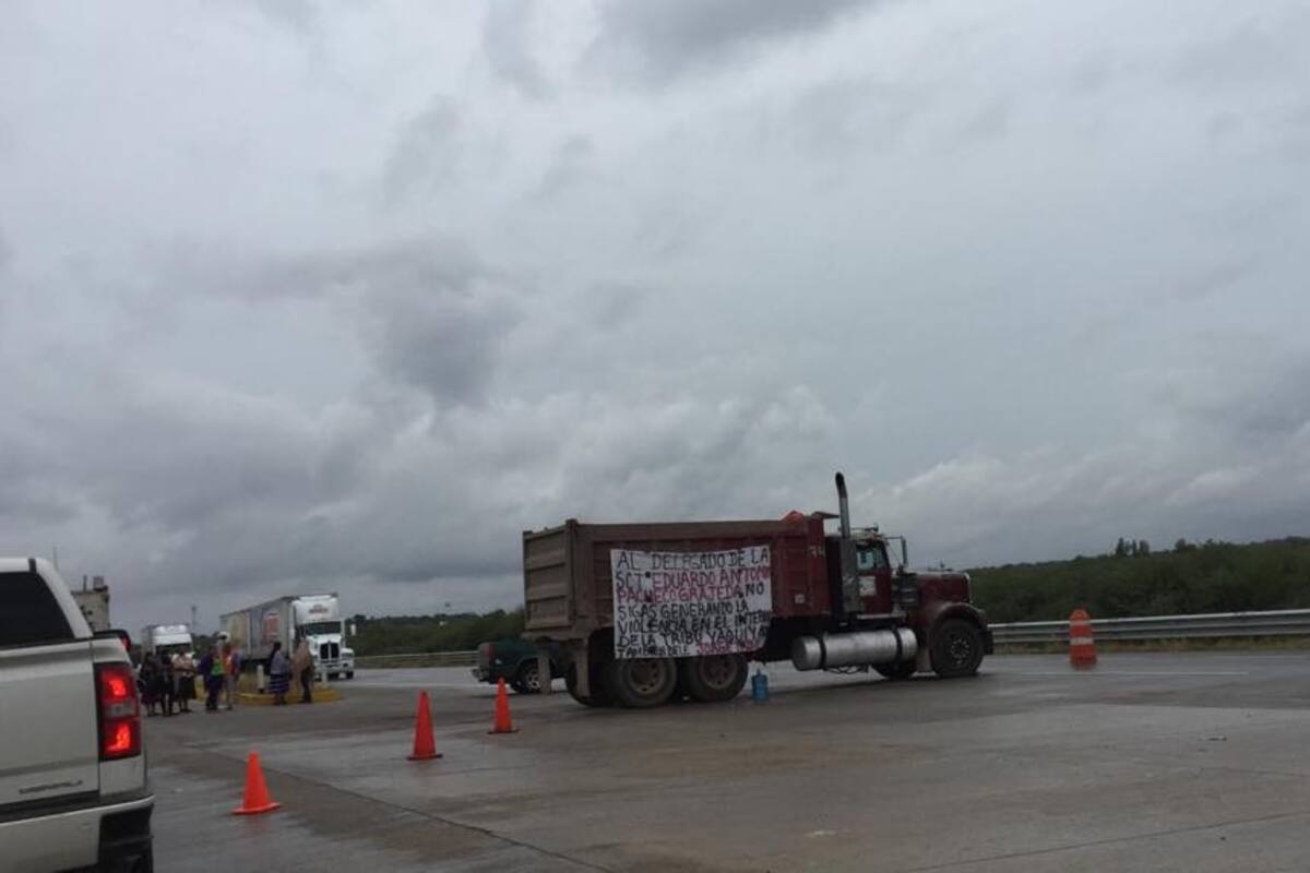 Por tercer día consecutivo, mantienen yaquis bloqueo carretero