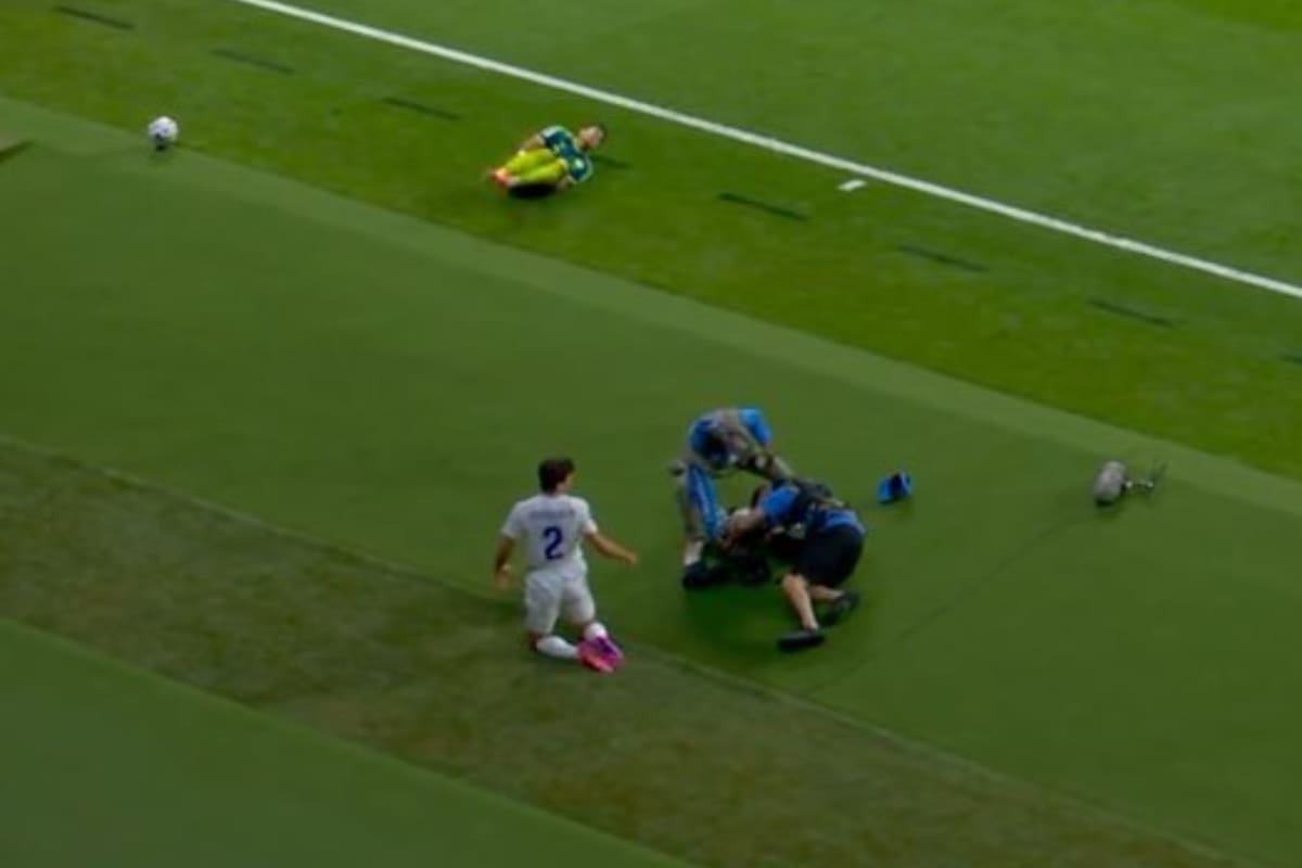 Camarógrafo resulta herido en pleno Mundial 2026 luego de que jugador de Uzbekistán derribara a Luis Díaz