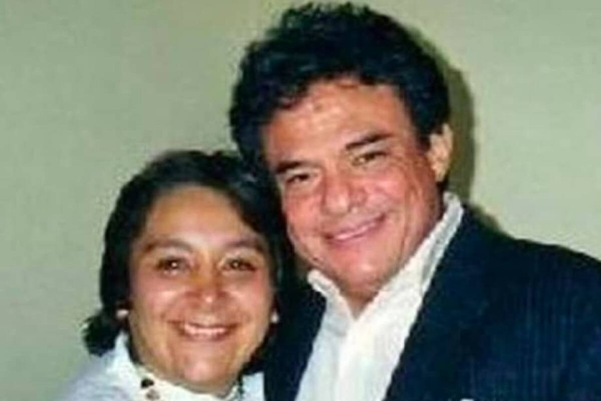 Exasistente de José José arremete en contra de Sara Sosa, de quien sospecha que está manipulando a su propia madre