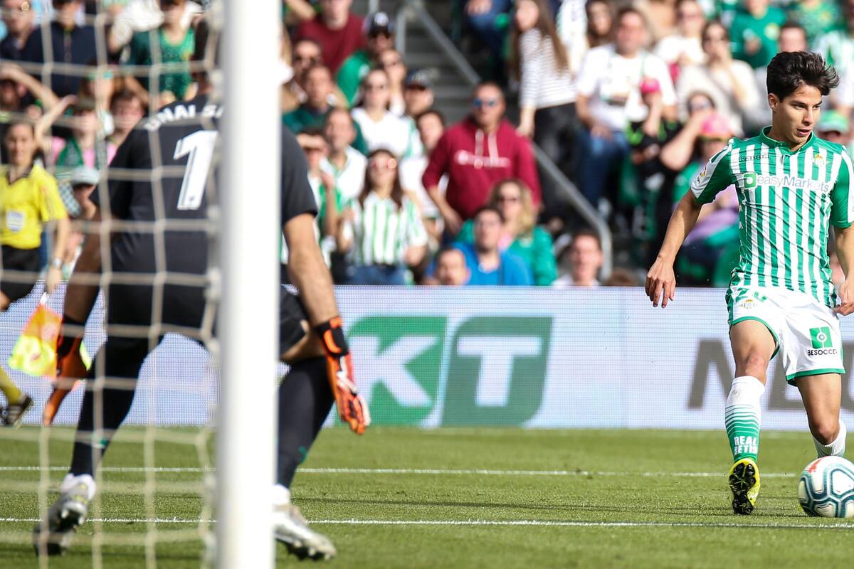 Después de 10 meses, Lainez es titular en victoria del Betis