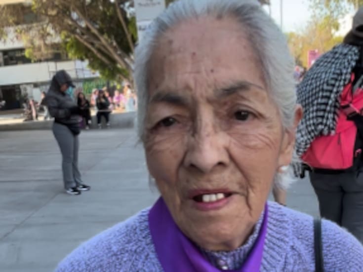 Victoria Vela Villanueva, de 91 años, participa en la marcha del 8M en Tijuana