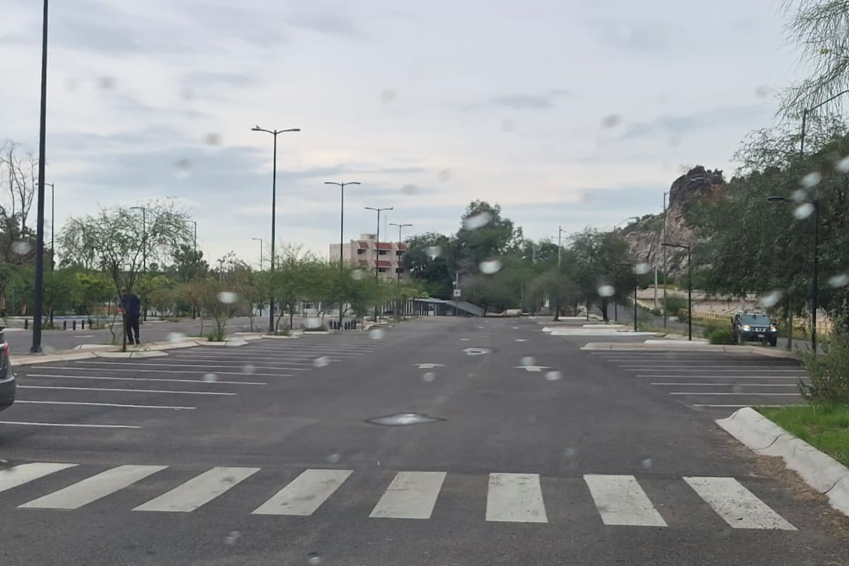 Polo llega a Sonora y Bomberos pide no cruzar arroyos con corriente; estas son las vialidades que más se inundan en Hermosillo