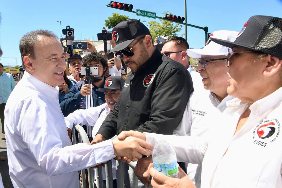 Atiende Gobernador exigencias de sonorenses en desfile del Día del Trabajo