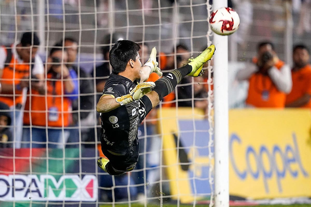 ¡Cómo héroe! Así recibieron a portero de Dorados en taquería