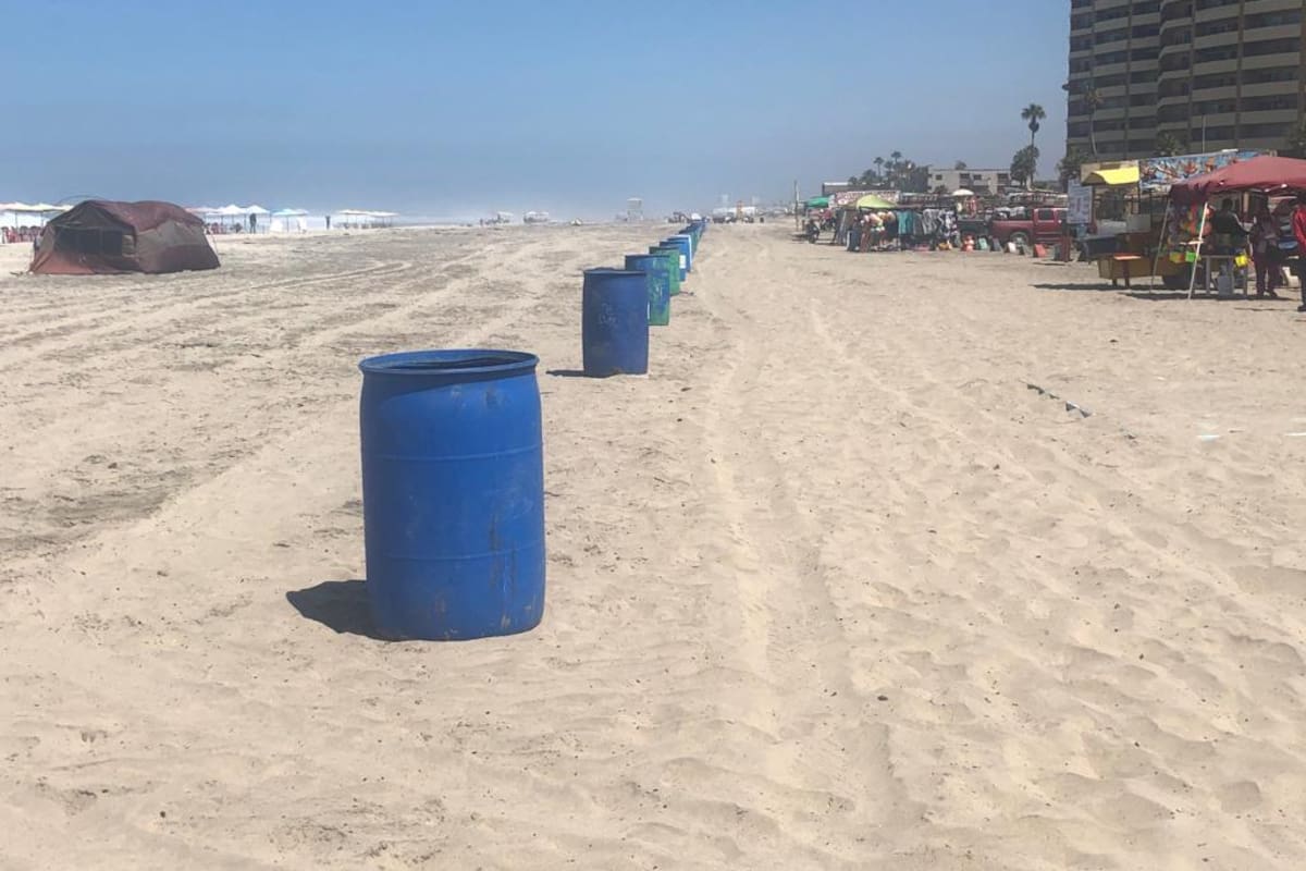 Dejan turistas aproximadamente 10 toneladas de basura en playa central de Rosarito