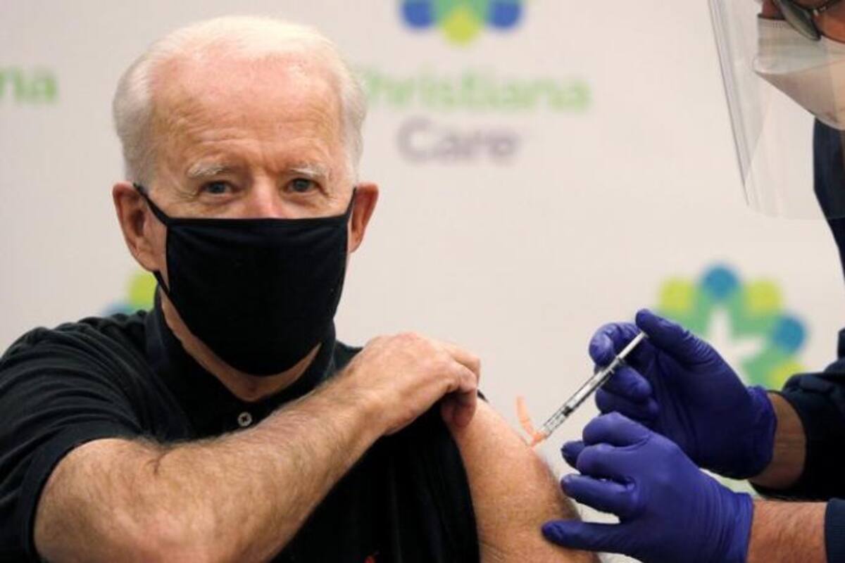 Aplican segunda dosis de vacuna contra Covid-19 a Joe Biden