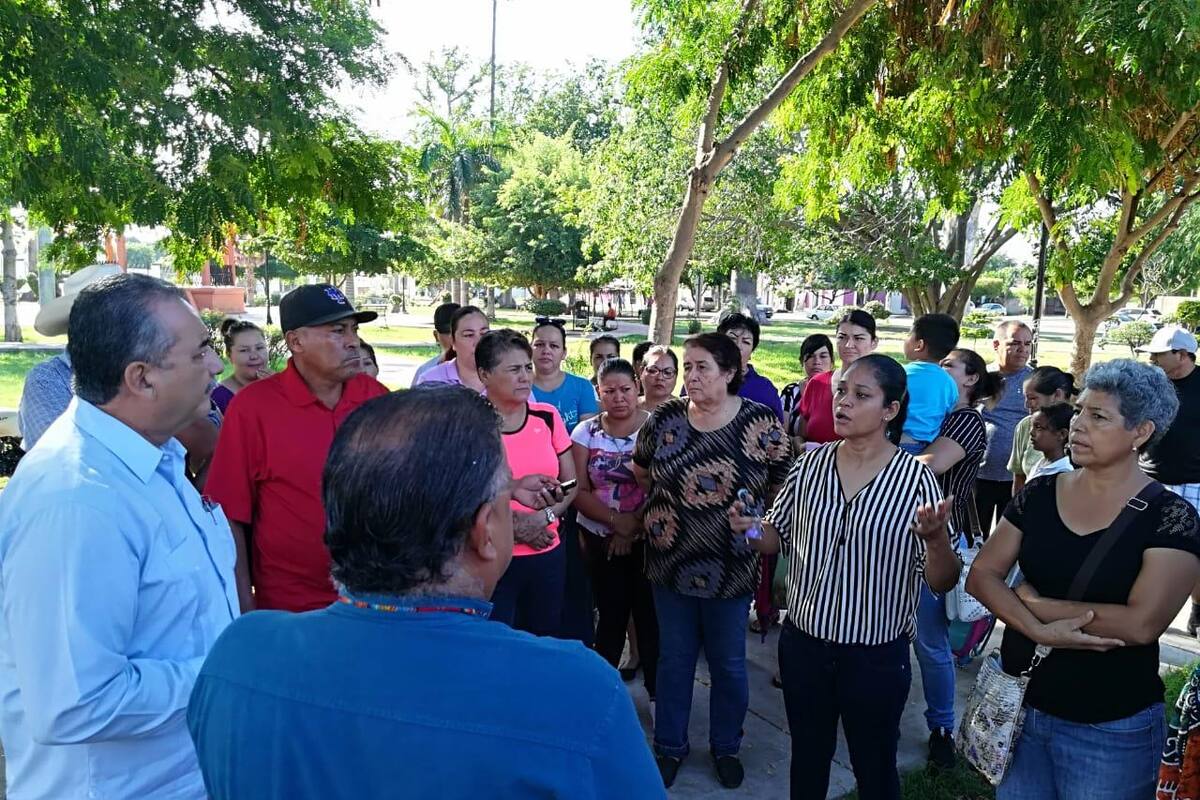 Padres de familia protestan en primaria de Cócorit