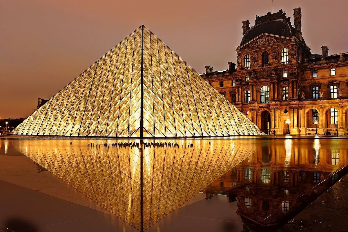 ¿Cómo sucedió el robo en el Museo del Louvre? Esto es lo que se sabe hasta el momento sobre la extracción de joyas históricas de valor incalculable de la colección real de Luis XIV y obsequios de Napoleón