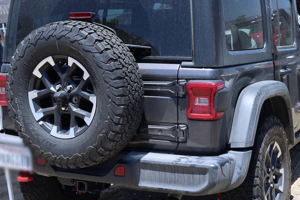 Arrestan a tres personas en conexión con robos de Jeeps en San Diego, que luego terminan en México
