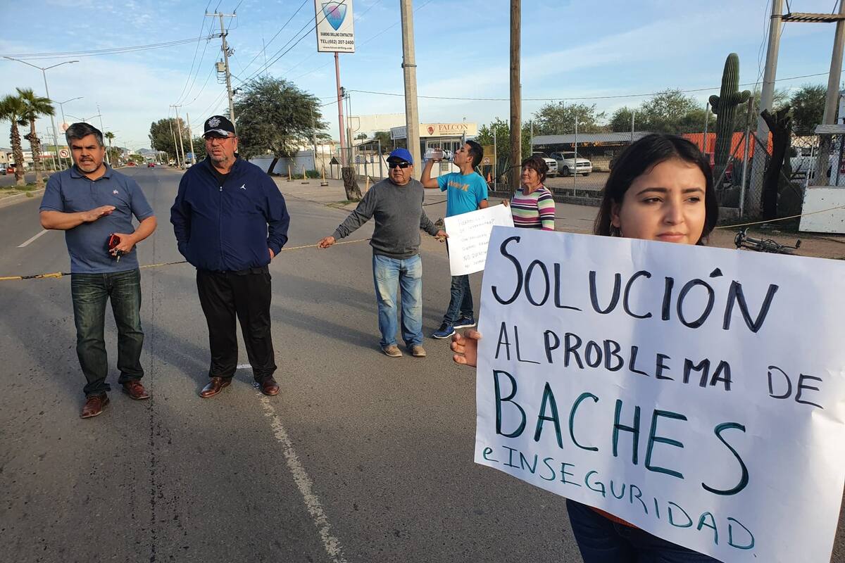 Manifestantes pidieron cancelar las Fiestas del Pitic y usar dinero para arreglar las calles; este lunes van a Palacio