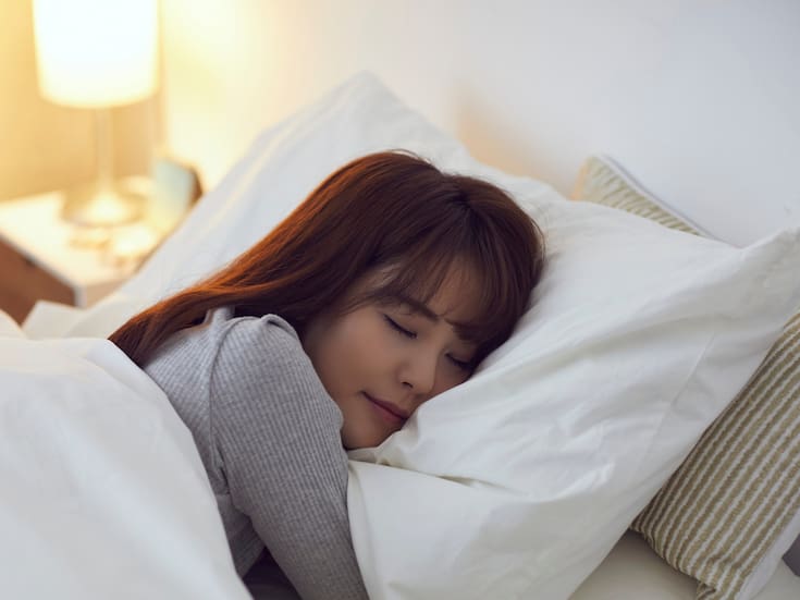 Cómo elegir la almohada adecuada según tu postura al dormir