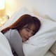 Cómo elegir la almohada adecuada según tu postura al dormir